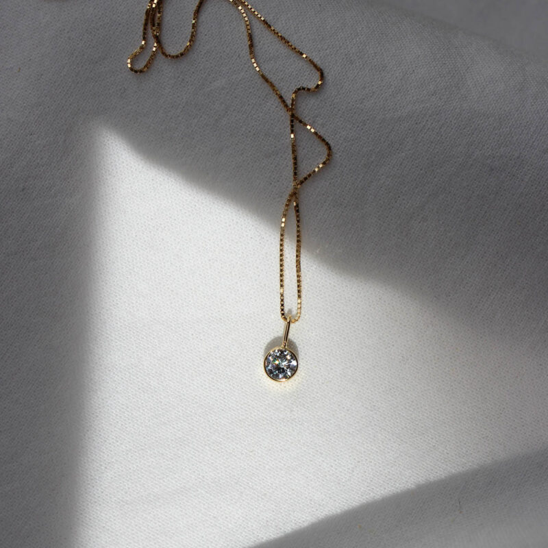 Colar ponto de luz em ouro ou prata, com topázio transparente