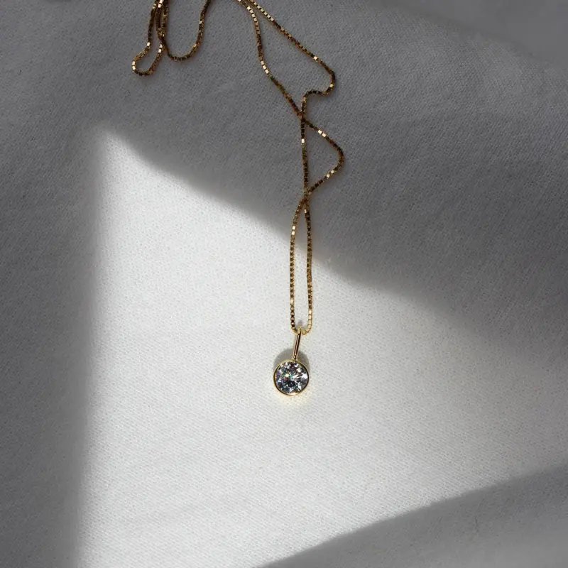 Colar ponto de luz em ouro ou prata, com topázio transparente