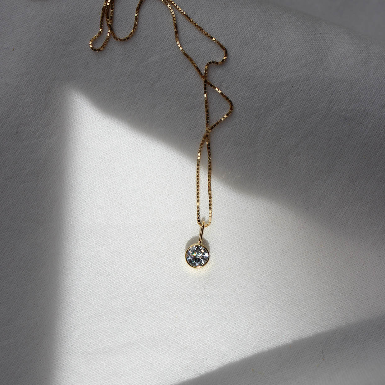 Colar ponto de luz em ouro ou prata, com topázio transparente