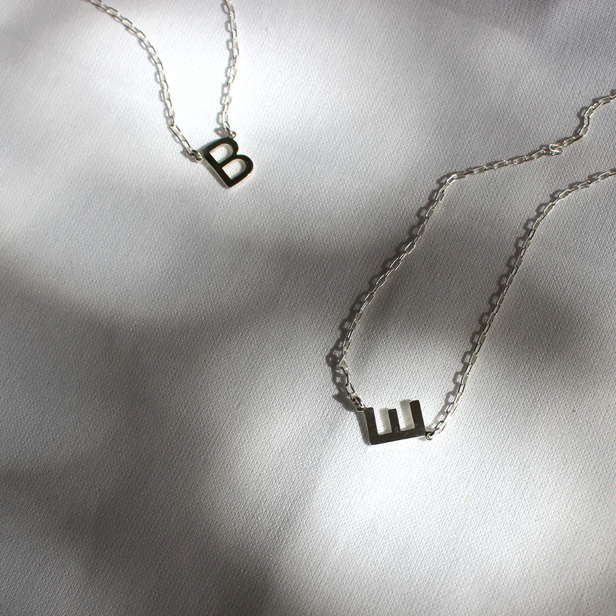 Colar choker inicial