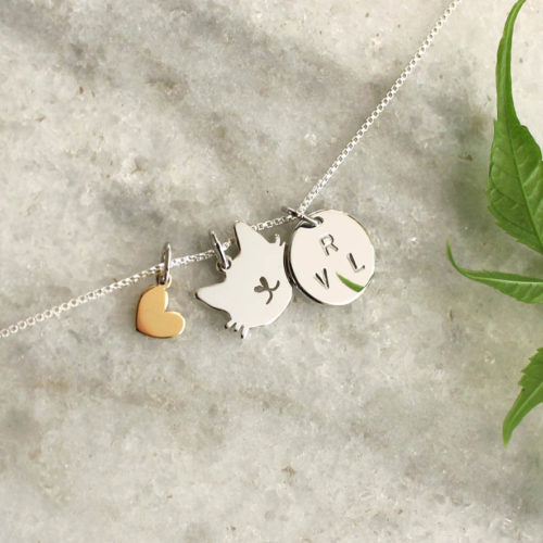 Colar rosto de gatinho + medalha M + coração pendurado ouro 18k