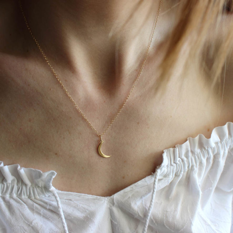 Colar Lua minguante - em ouro amarelo 18k - Fran Bagatini - Joias ...