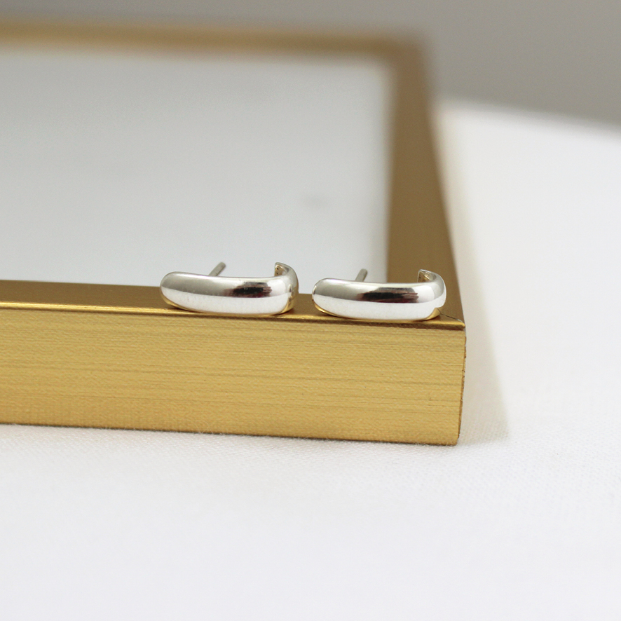 Brinco abraço em prata 960