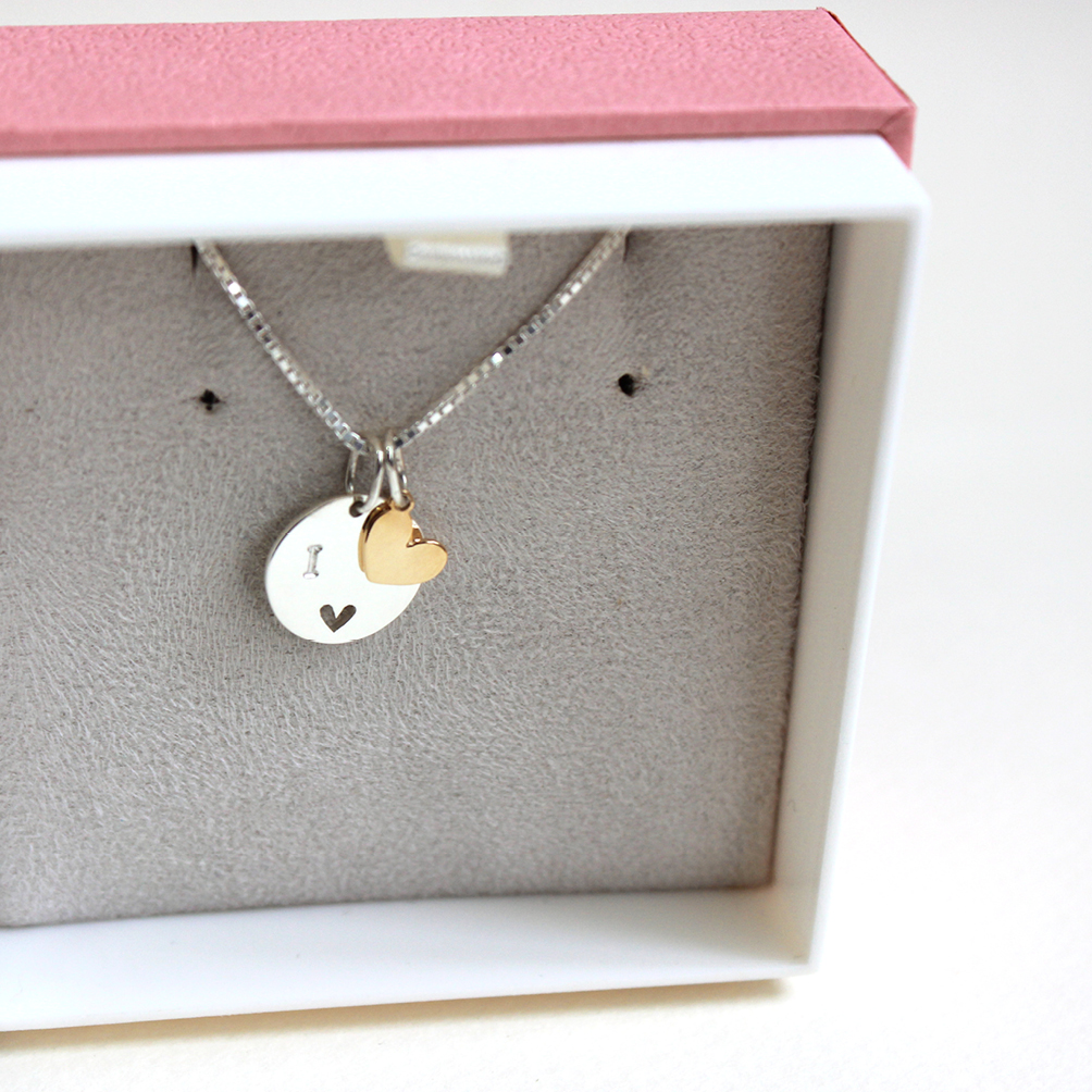 Colar medalha M prata + coração pendurado ouro 18k