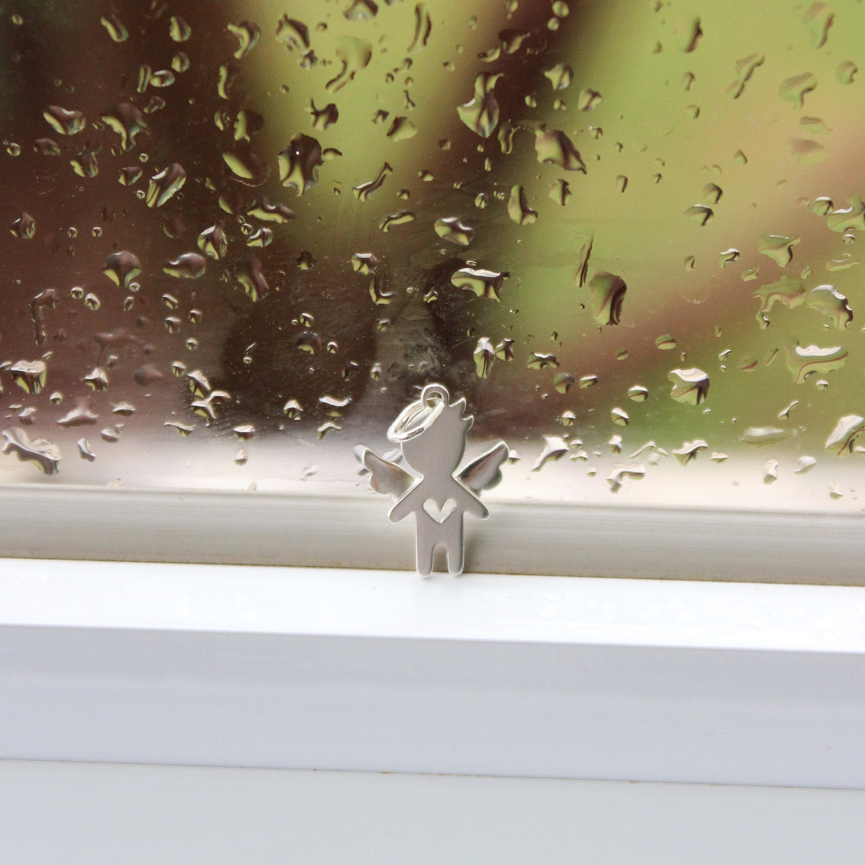 Colar anjo com coração vazado - em prata 960