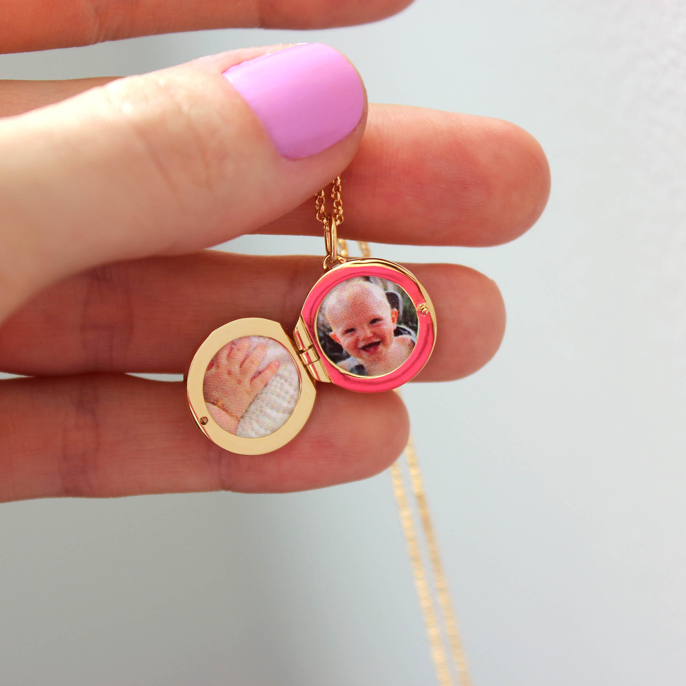 Colar relicário - prata com banho de ouro amarelo.