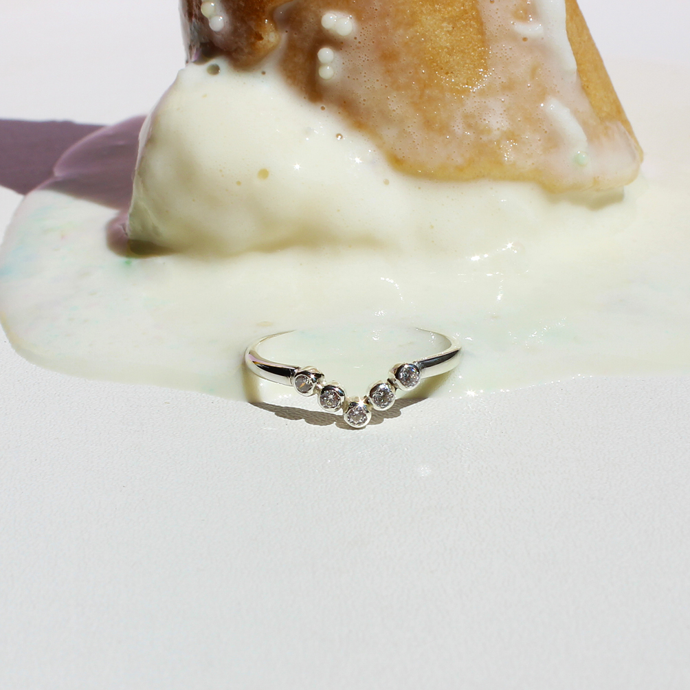 Anel Coroa em ouro branco 18k