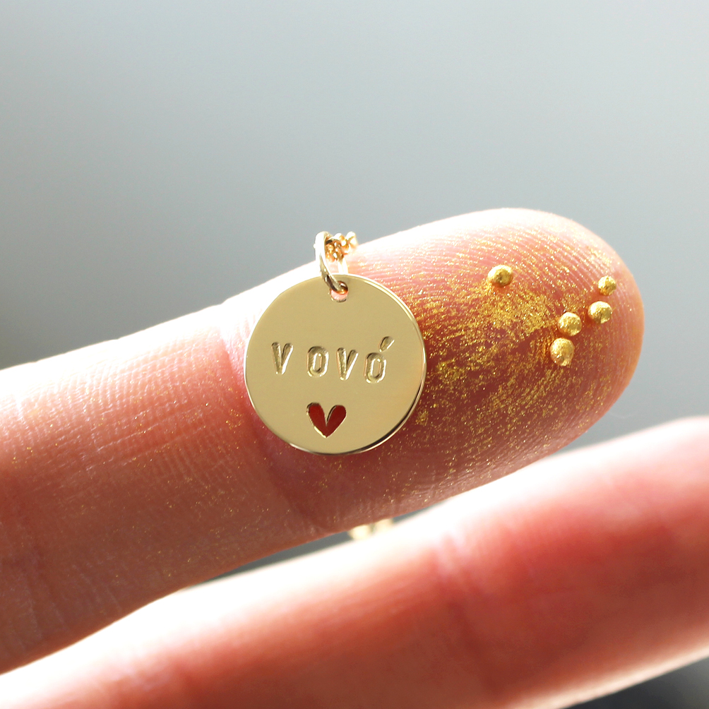 Colar OU pingente medalha M vovó em ouro amarelo 18k