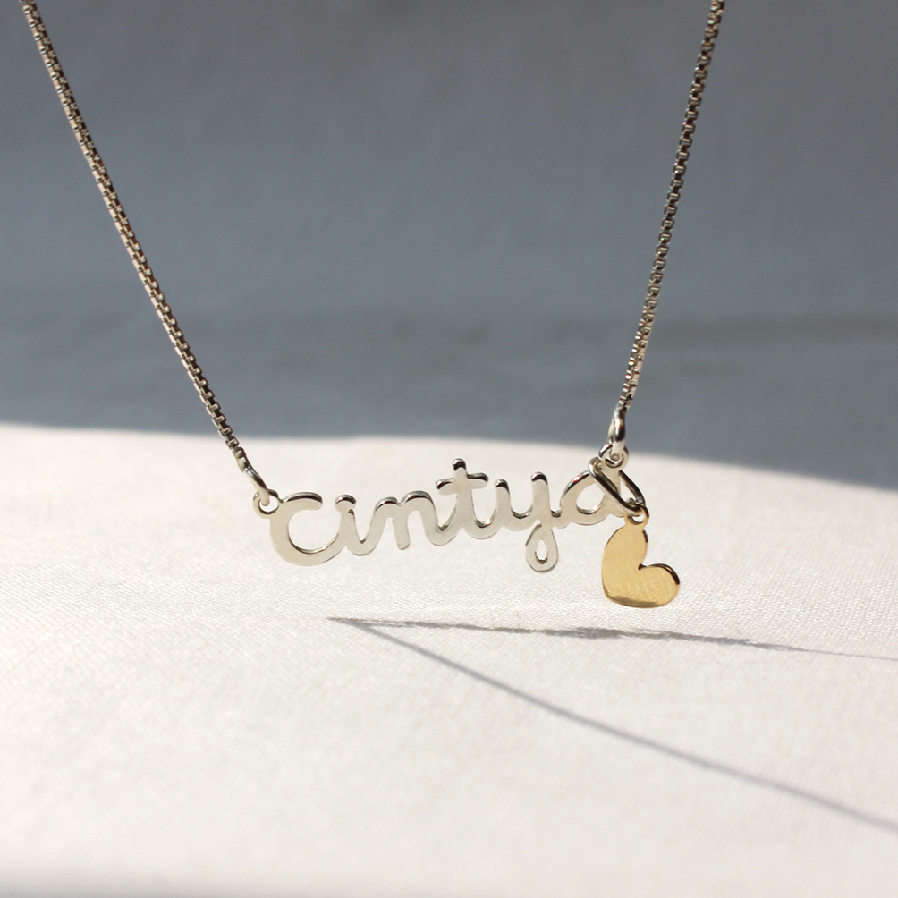 Colar nome slim em prata com coração em ouro ou prata