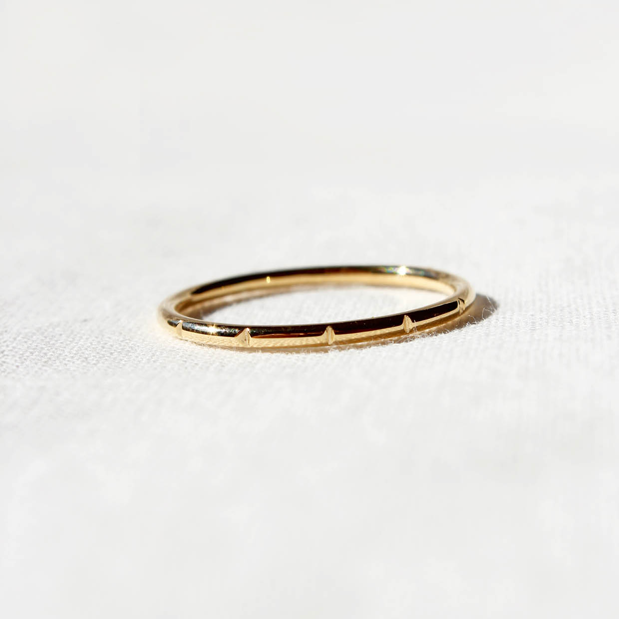 Anel Amélie em ouro 18k