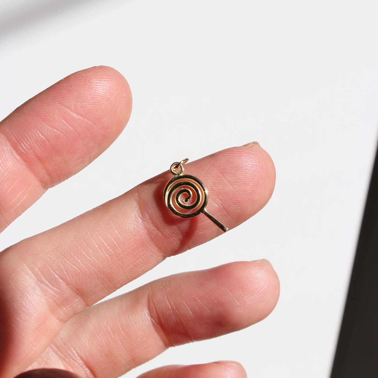 Pingente pirulito em ouro 18k