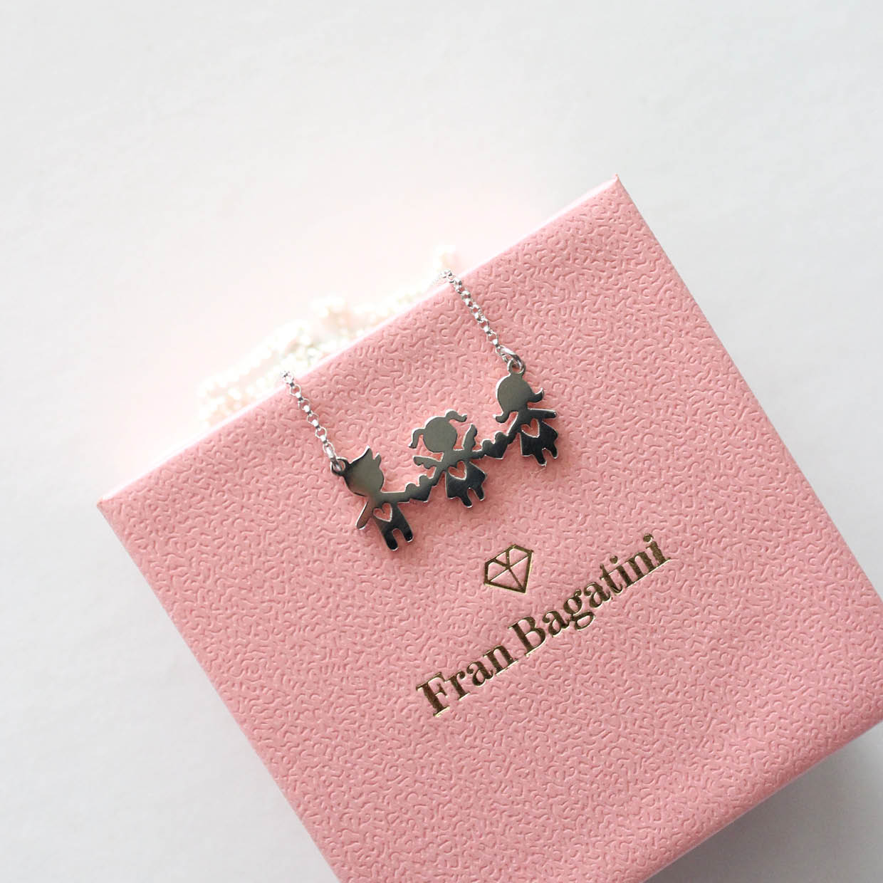 Colar laços de amor com anjo. Joia em prata 960